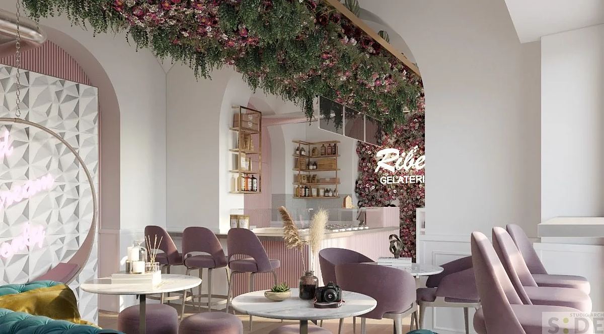 Sala di una caffetteria con fiori a soffitto e poltroncine rosa