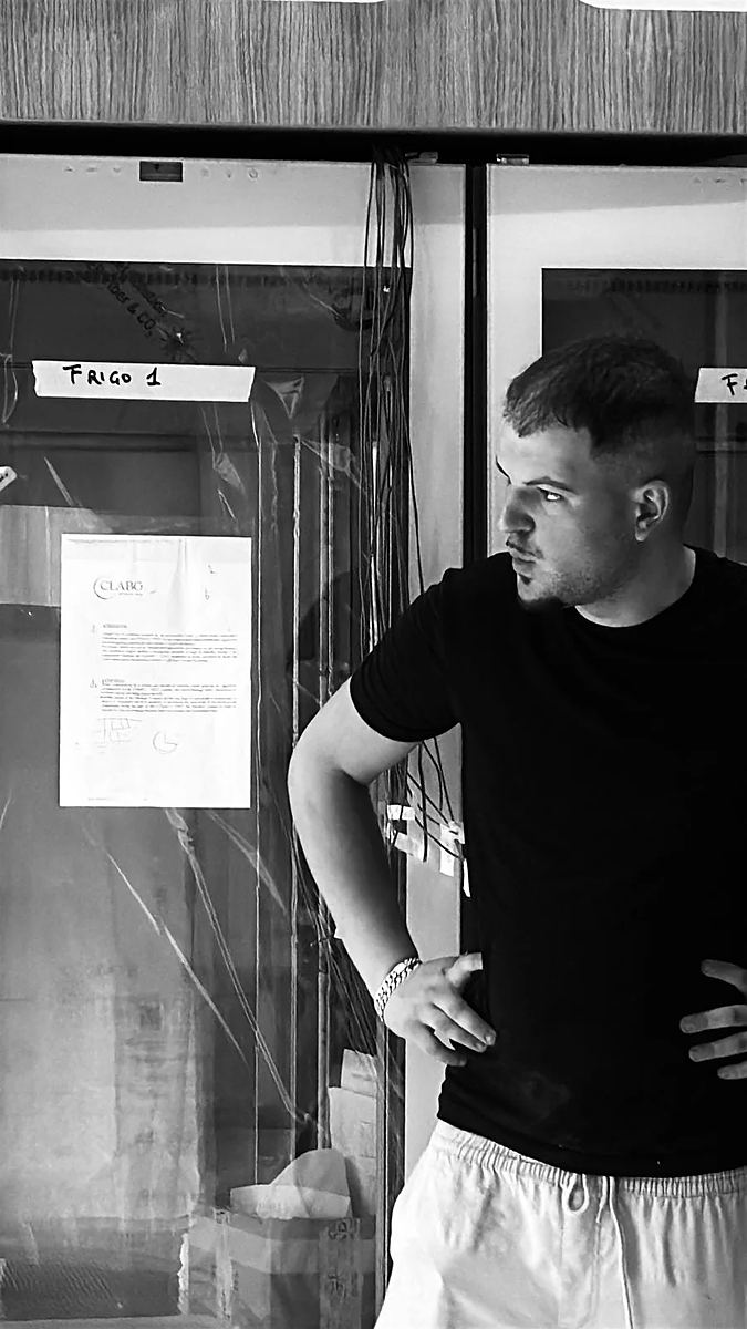 Ritratto di David Grassini in cantiere